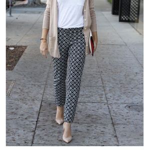 Old Navy Diva Stretch Floral Black & White Pants Ankle Cropped Size 4